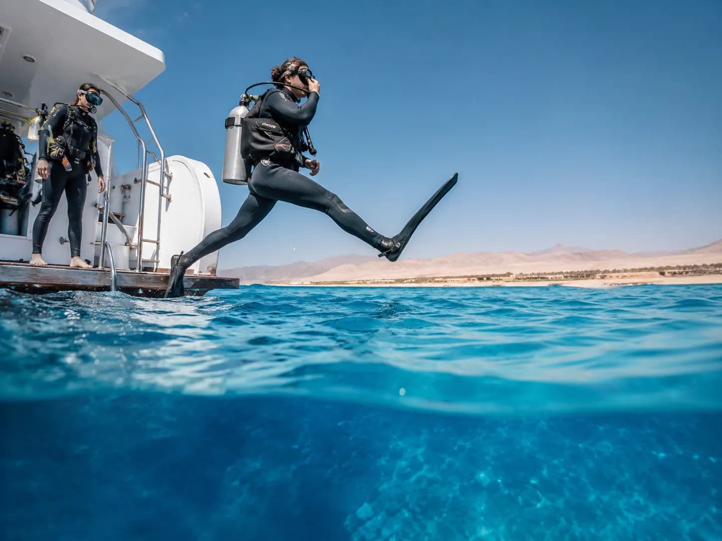 Schülerin bei einem PADI Open Water Ausbildungstauchgang im Roten Meer